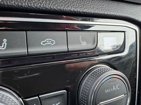 Used 2022 Volkswagen Atlas Cross Sport SEL R-Line AWD/4WD image 15