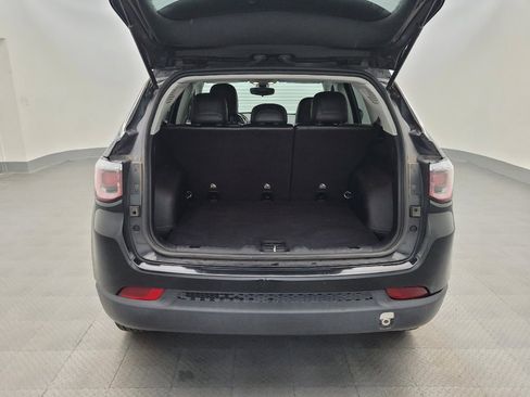 Used 2018 Jeep Compass Latitude FWD image 29
