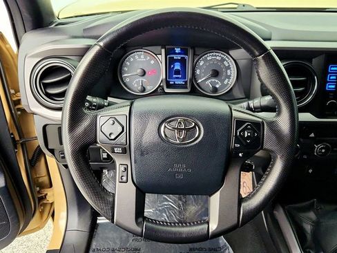 Used 2016 Toyota Tacoma TRD Sport w/ Towing Package image 13