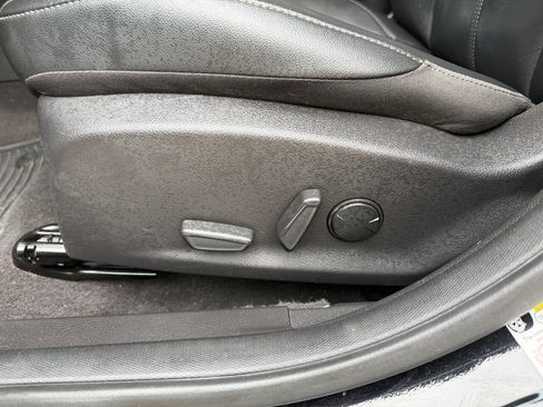 Used 2017 Ford Focus Titanium w/ Titanium Technology Package FWD image 13