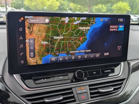 Used 2024 Nissan Altima 2.5 SR w/ SR Premium Package FWD image 23