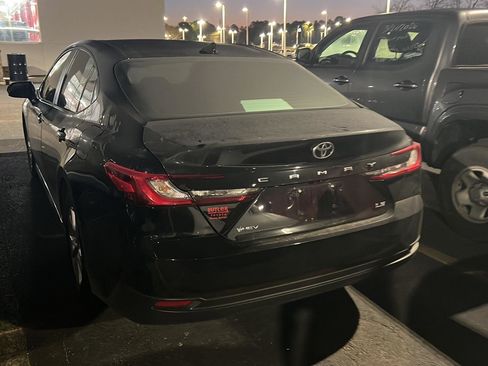 Used 2025 Toyota Camry LE image 10