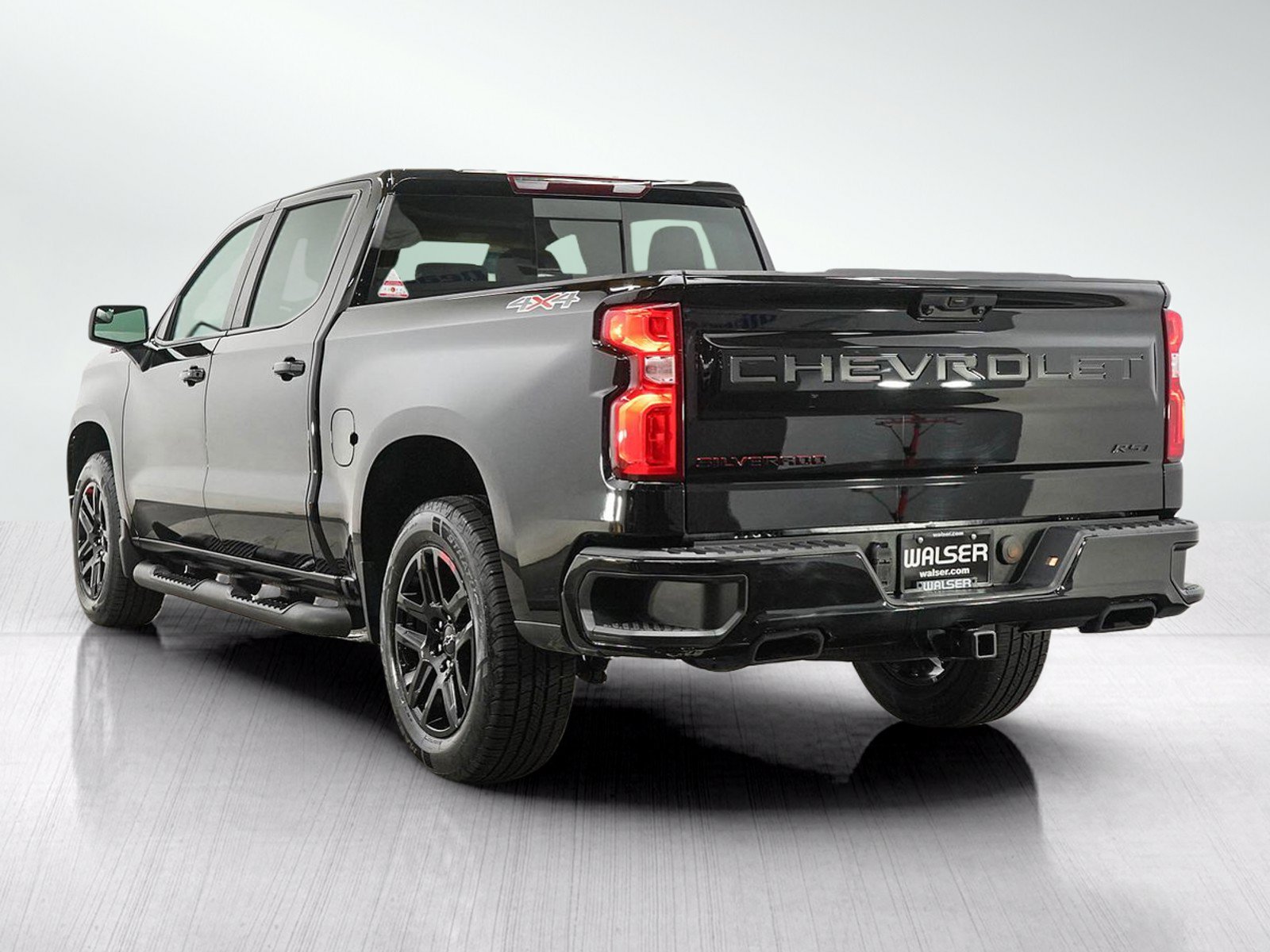 Used 2024 Chevrolet Silverado 1500 RST w/ Redline Edition AWD/4WD image 3