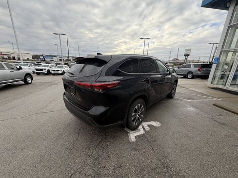 Used 2022 Toyota Highlander XLE image 6
