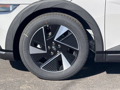New 2026 Hyundai Ioniq 5 SE RWD image 32