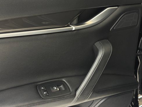 Used 2017 Maserati Ghibli image 37