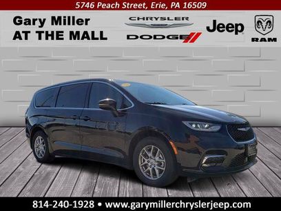 Used 2025 Chrysler Pacifica Select