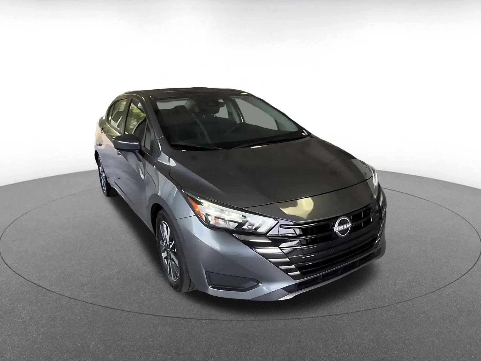 Used 2025 Nissan Versa SV FWD image 3