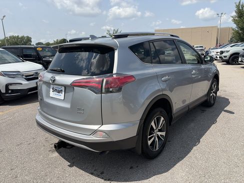 Used 2018 Toyota RAV4 XLE AWD/4WD image 5