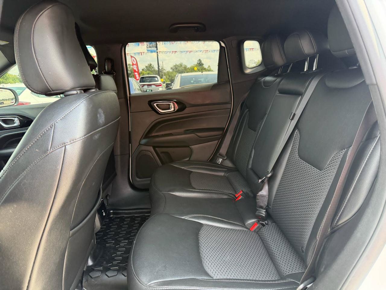 Used 2024 Jeep Compass Latitude w/ Convenience Group AWD/4WD image 18
