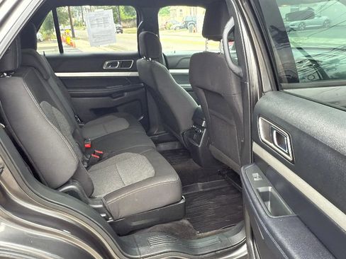 Used 2017 Ford Explorer XLT image 26