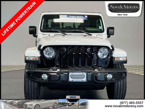 Used 2021 Jeep Gladiator Willys image 2