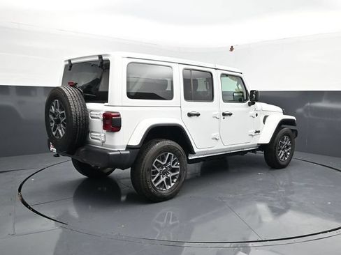 Used 2025 Jeep Wrangler Unlimited Sahara AWD/4WD image 9