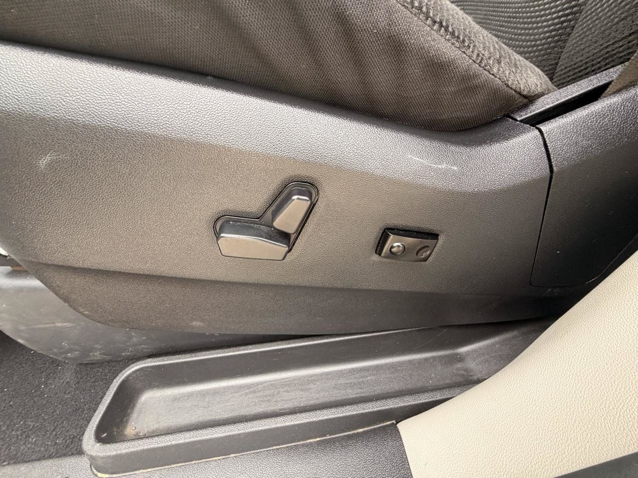 Used 2020 Dodge Grand Caravan SE w/ Rear Park Assist Package FWD image 24