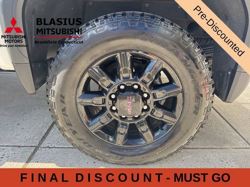 Used 2025 GMC Sierra 2500 AT4 AWD/4WD image 16
