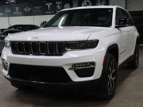 Used 2025 Jeep Grand Cherokee Limited RWD image 1