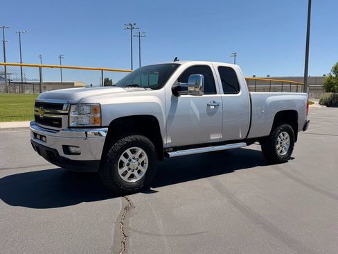 Used 2013 Chevrolet Silverado 2500 LT w/ Interior Plus Package AWD/4WD image 2