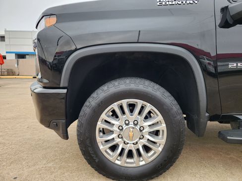 Used 2023 Chevrolet Silverado 2500 High Country image 9