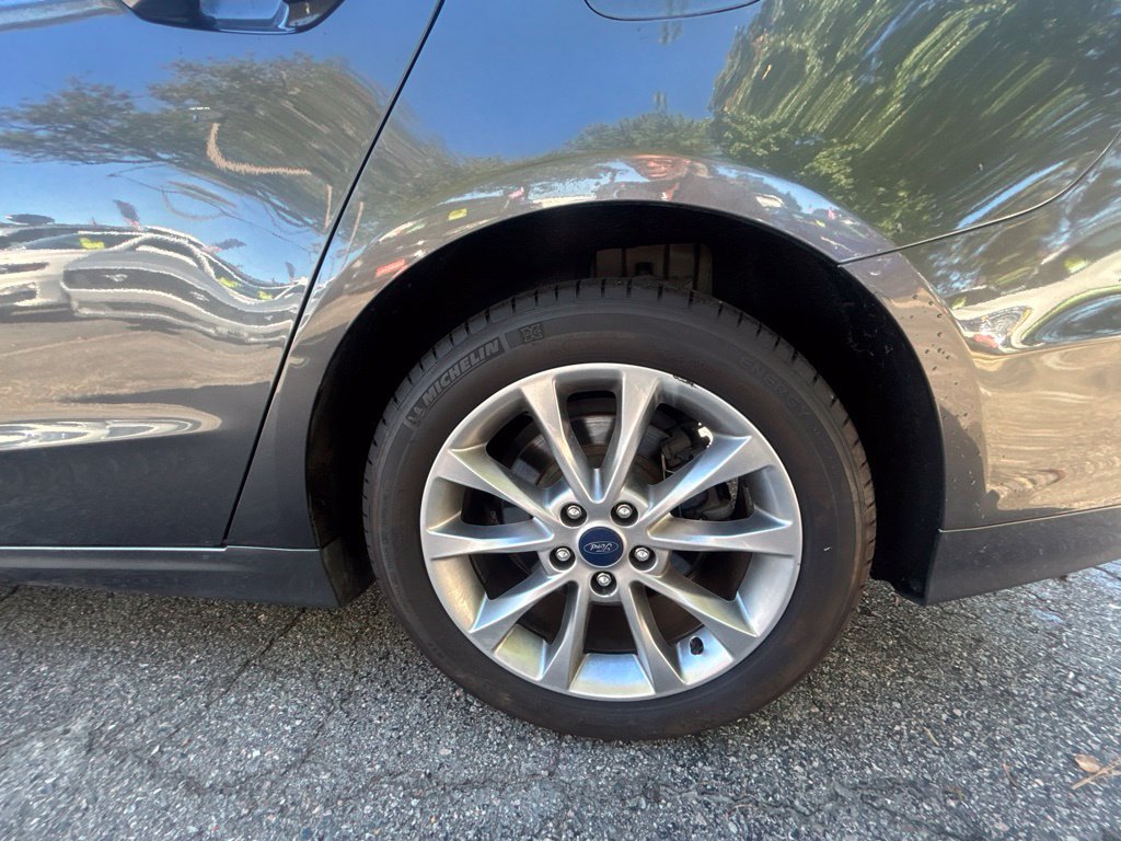 Used 2017 Ford Fusion SE FWD image 26