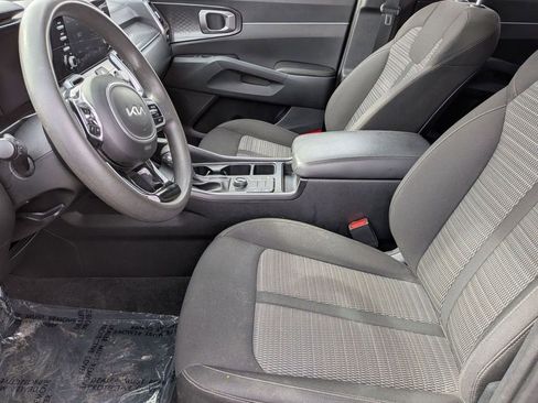 Used 2023 Kia Sorento LX image 10