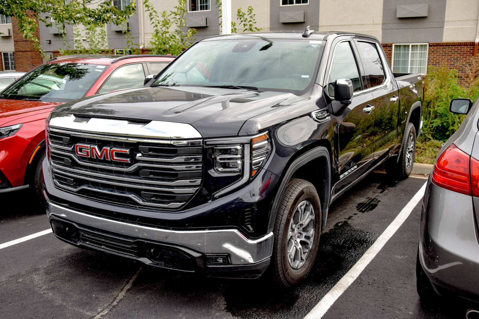 Used 2026 GMC Sierra 1500 SLT AWD/4WD image 12
