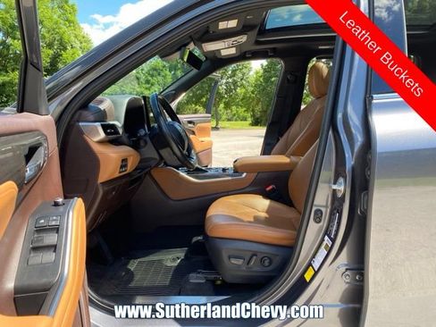 Used 2021 Toyota Highlander Platinum AWD/4WD image 16
