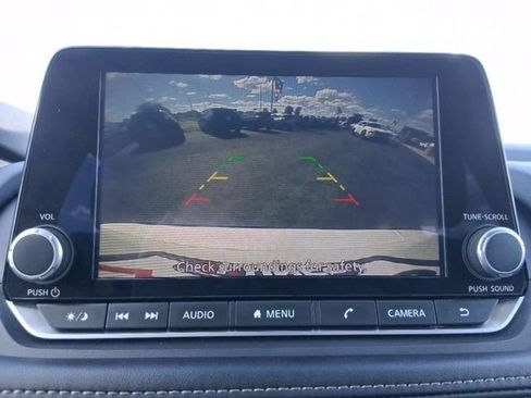 Used 2024 Nissan Rogue SV FWD image 30