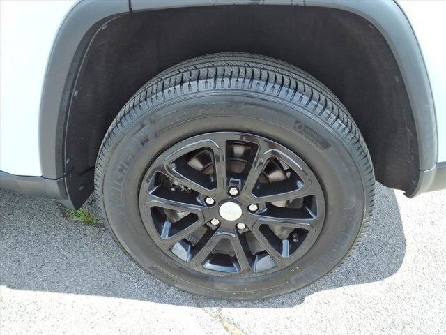 Used 2022 Jeep Grand Cherokee Laredo E w/ Security & Convenience Group AWD/4WD image 4