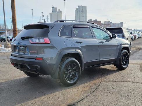 Used 2019 Jeep Cherokee Trailhawk image 2