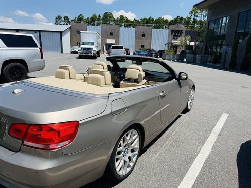 Used 2010 BMW 328i Convertible RWD image 3