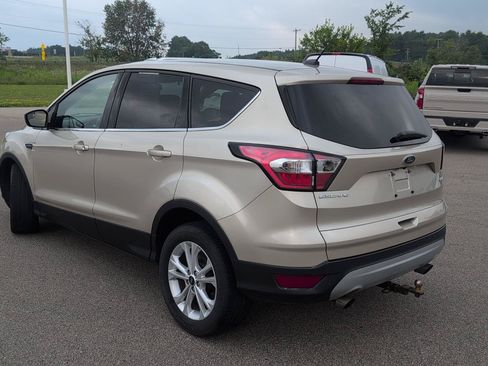 Used 2017 Ford Escape SE FWD image 3