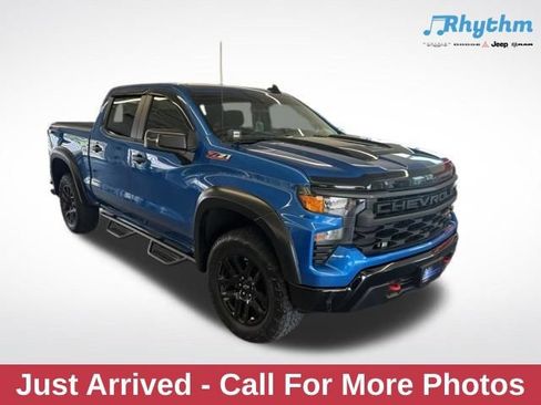 Used 2022 Chevrolet Silverado 1500 Custom Trail Boss w/ LPO, Dark Essentials Package AWD/4WD image 1