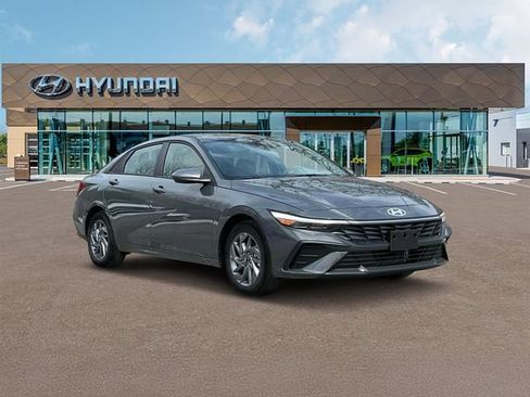New 2025 Hyundai Elantra Hybrid FWD image 11