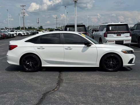 Used 2023 Honda Civic Sport image 4