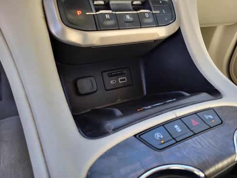 Used 2023 GMC Acadia Denali image 25