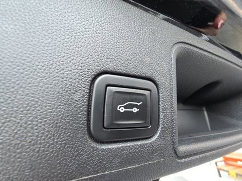 Used 2021 GMC Terrain SLE w/ Driver Convenience Package image 13