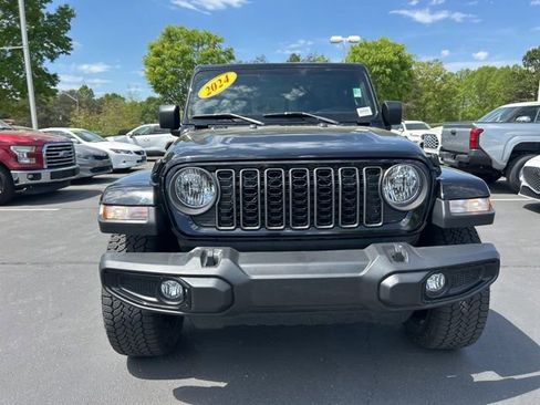 Used 2024 Jeep Gladiator Sport image 2