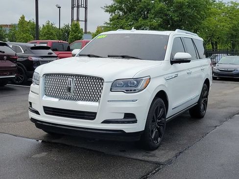 Used 2024 Lincoln Navigator Reserve AWD/4WD image 2