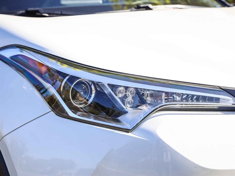 Used 2019 Toyota C-HR LE FWD image 10