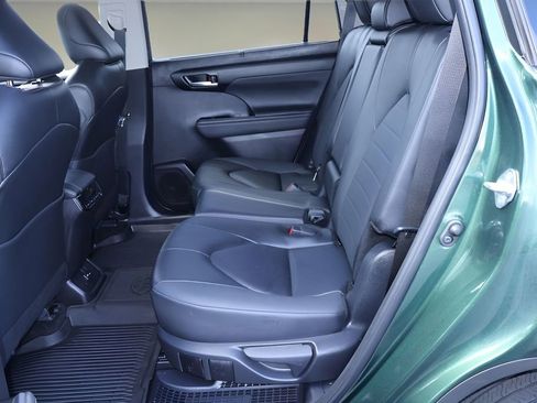 Certified 2025 Toyota Highlander XLE image 14