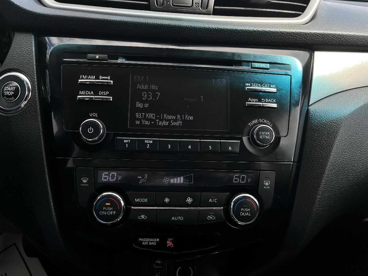 Used 2016 Nissan Rogue SV FWD image 13
