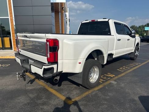 Used 2023 Ford F350 Platinum AWD/4WD image 5