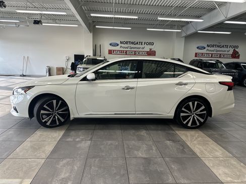 Used 2019 Nissan Altima 2.5 Platinum image 16