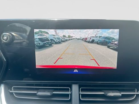 Used 2025 Chevrolet Trax LT FWD image 16