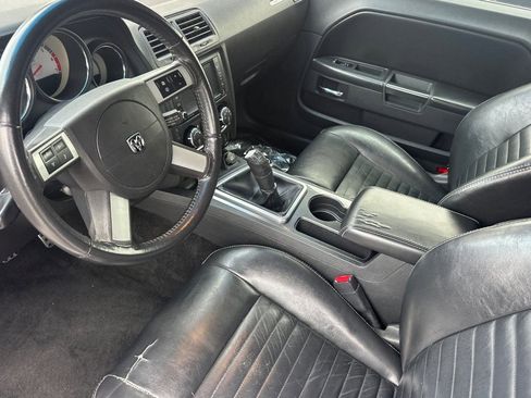 Used 2009 Dodge Challenger R/T image 4