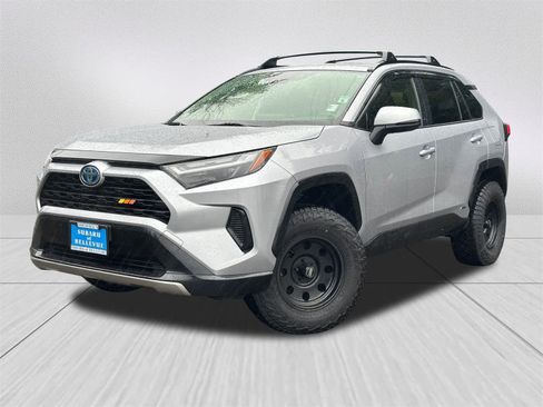 Used 2022 Toyota RAV4 SE image 1