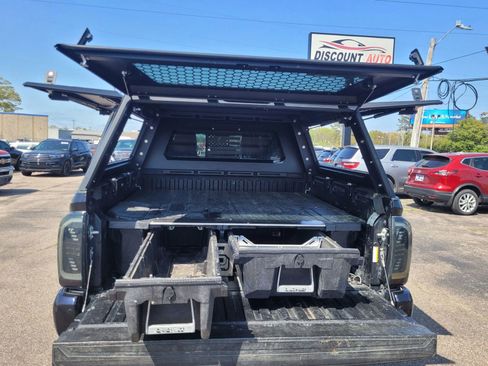 Used 2022 Toyota Tacoma TRD Off-Road image 8