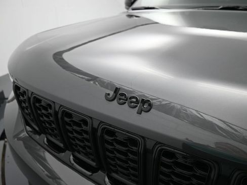 New 2025 Jeep Grand Cherokee Altitude image 27