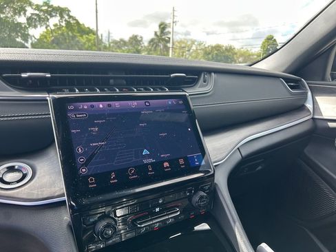 Certified 2025 Jeep Grand Cherokee Limited w/ Black Appearance Package image 13