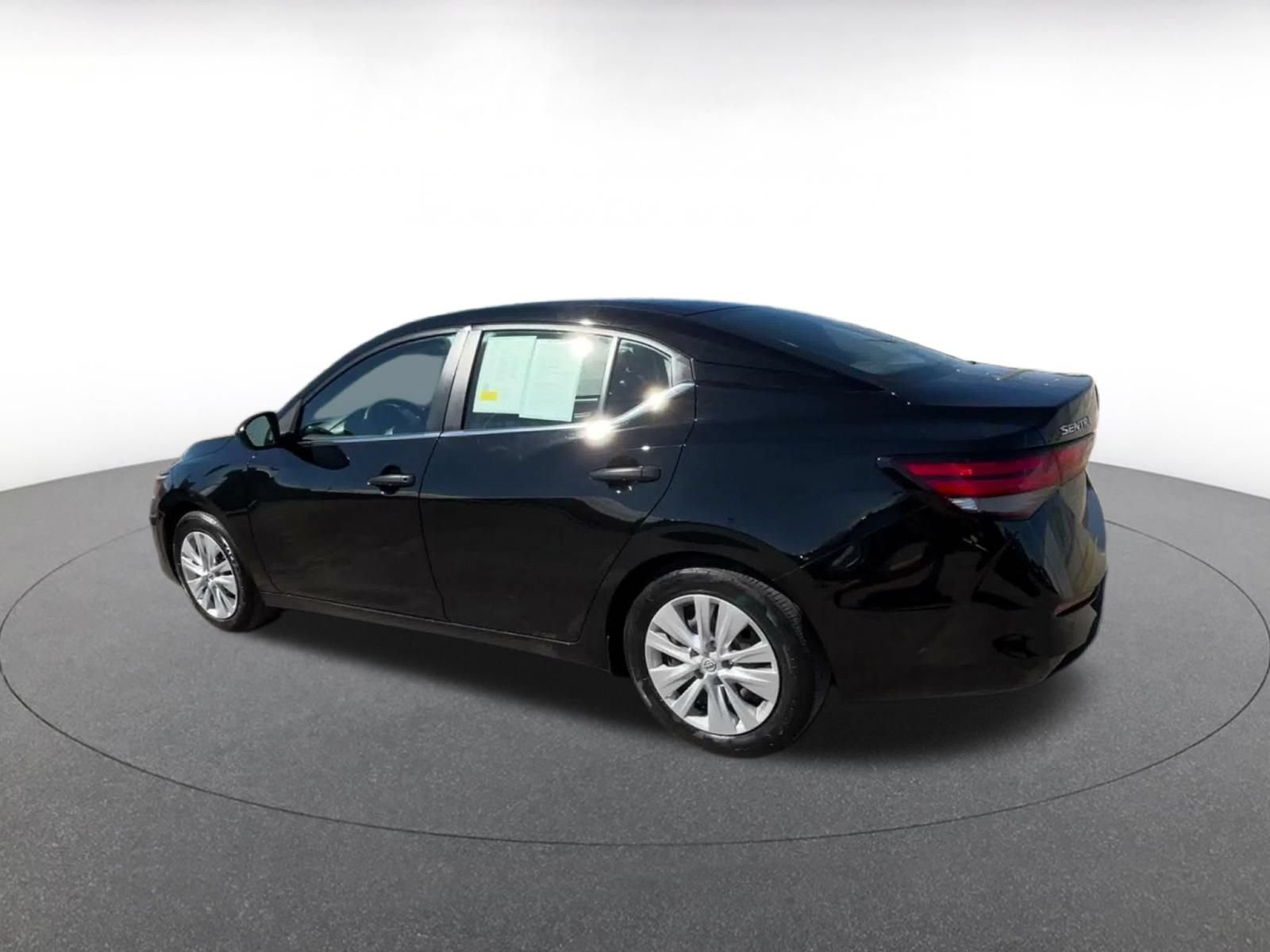 Used 2025 Nissan Sentra S FWD image 9